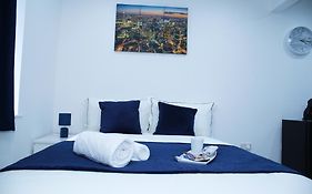 Lovely Apartment With Free Parking On Premises.